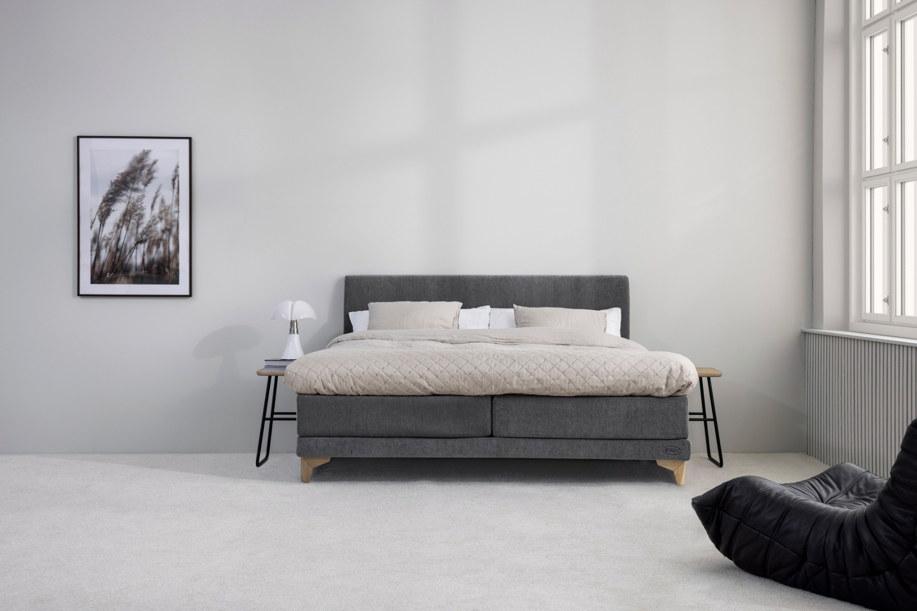 Jensen –  Ambassadør + Lean elevationsseng 180×210 cm – Inkl. Sleep I top