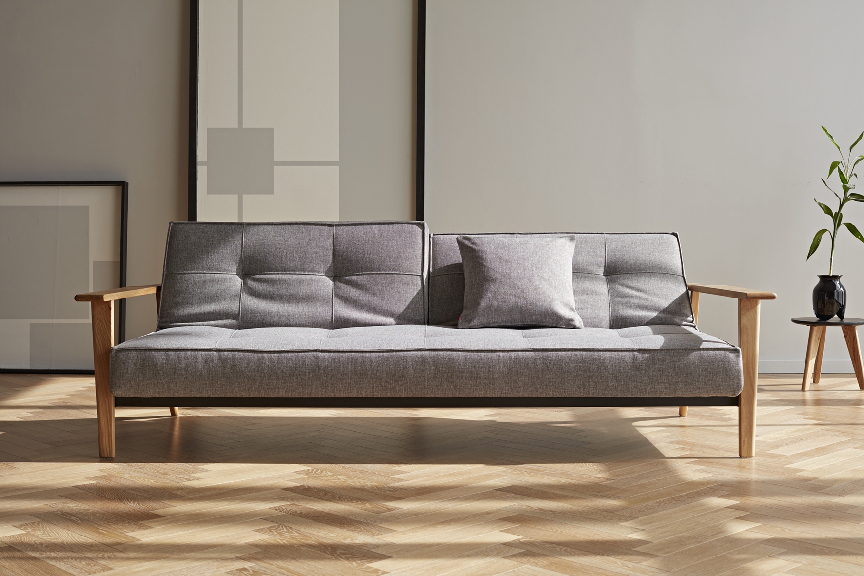 Innovation –  Splitback sovesofa med Frej armlæn – Valg armlæn mellem egetræ eller røget egetræ